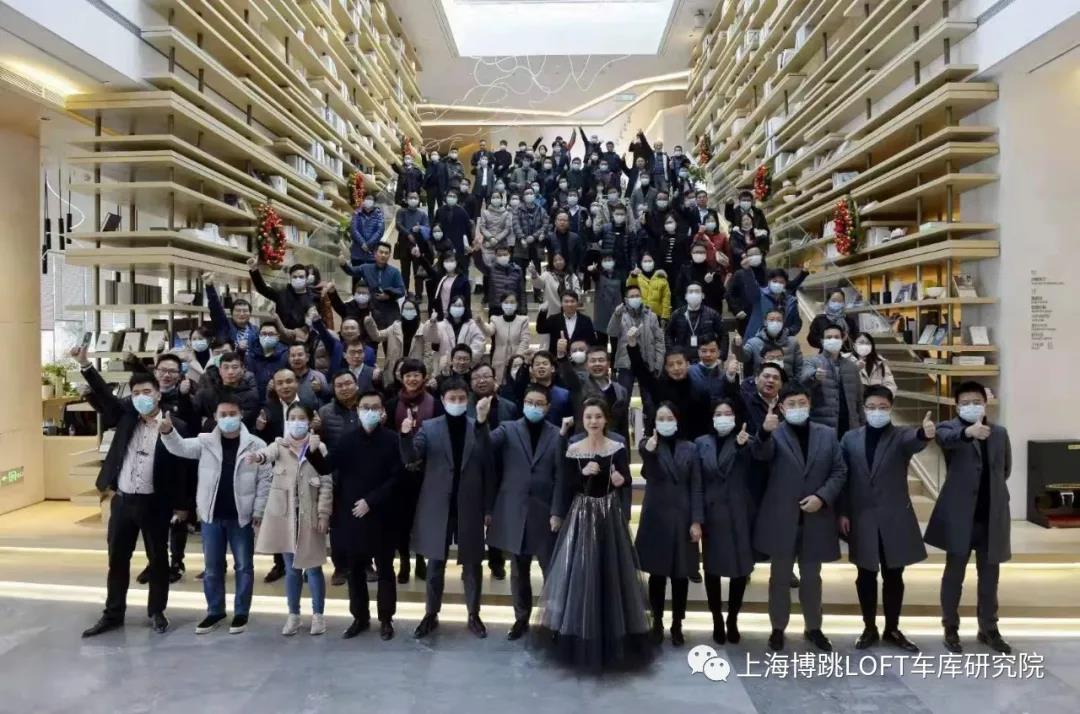 娄底全国一百多人在华侨城汉口道6号参观研讨LOFT专利车库技术！